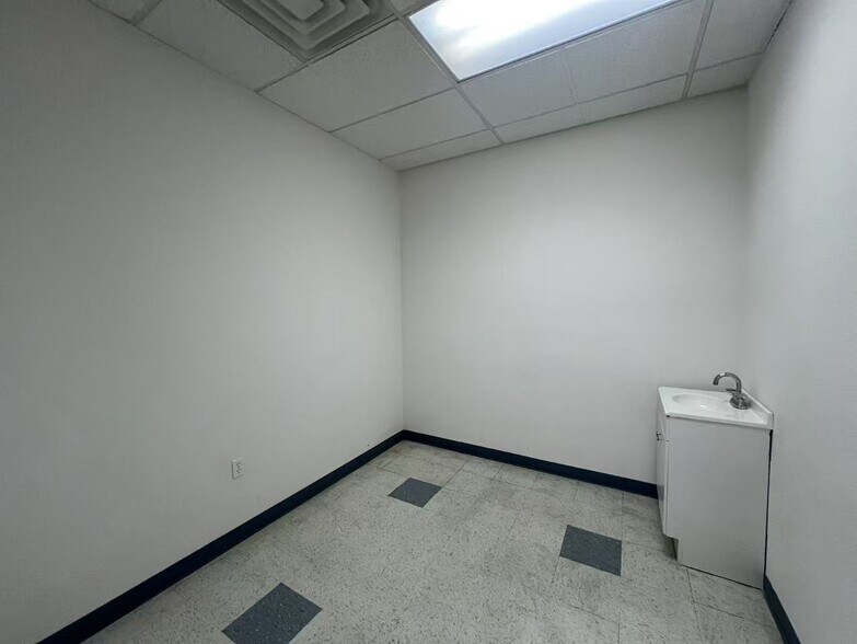 More Photos Of 3365 E Flamingo Rd, Las Vegas Medical For Lease