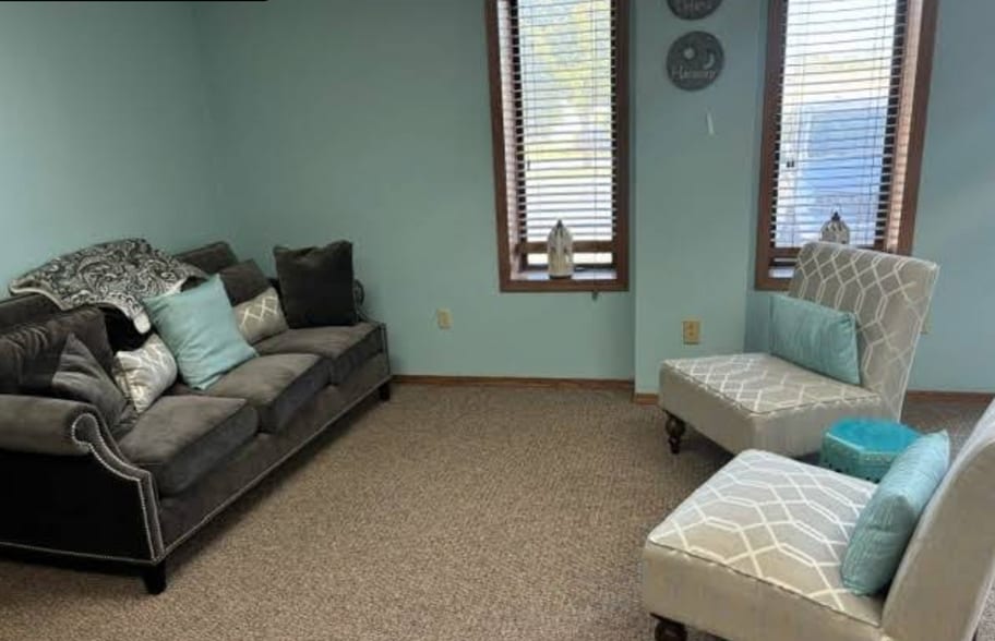 More Photos Of 1120-1130 Ashwaubenon St, Green Bay Service For Lease