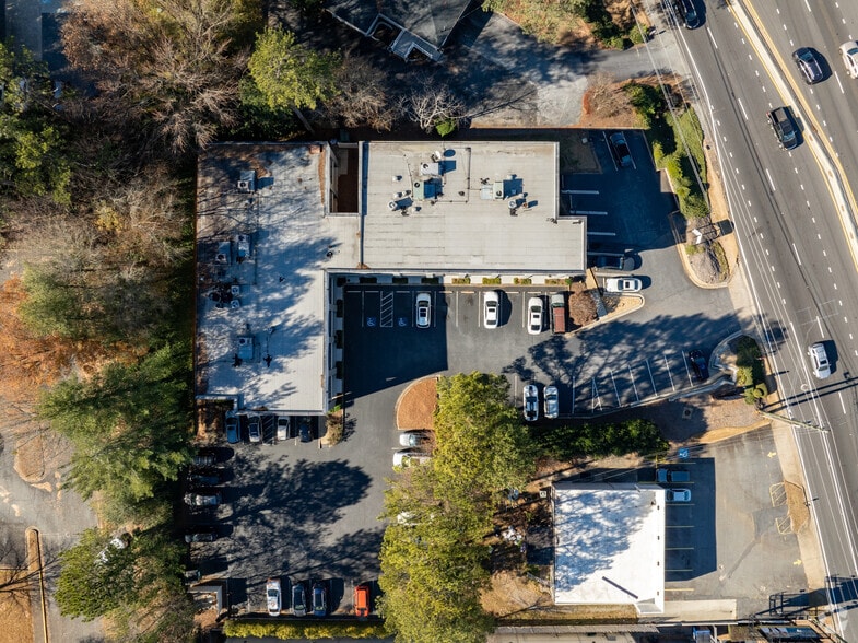 More Photos Of 3020 Roswell Rd NE, Marietta Medical For Lease
