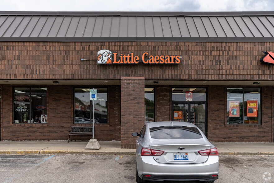 More Photos Of 11956-11972 N Saginaw St, Mount Morris General Retail For Sale