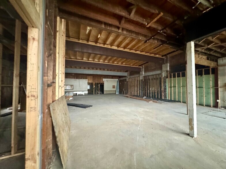 More Photos Of 120 Walnut St, Washington General Retail For Sale