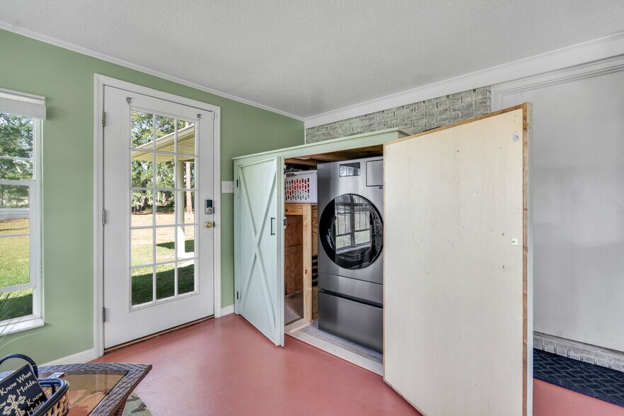More Photos Of 695 Blue Jay Rd, Rincon General Retail For Sale