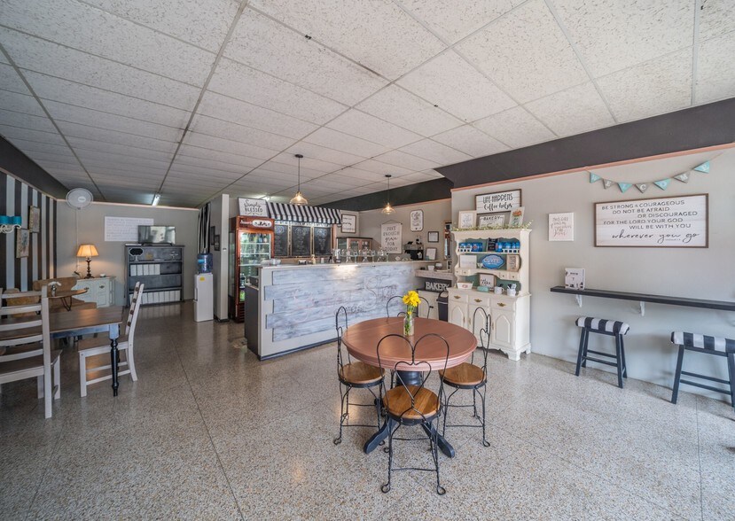 More Photos Of 75 N Waco St, Hillsboro General Retail For Lease