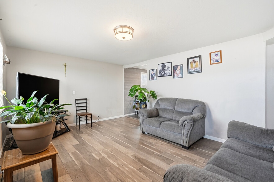More Photos Of 2940 W 54th Ave, Denver Flex For Sale