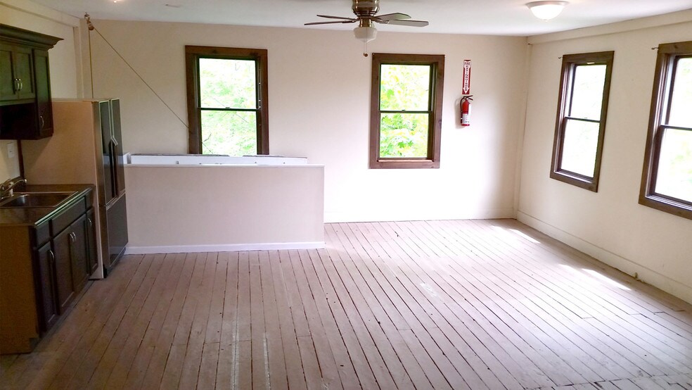 More Photos Of 16 East St, New Milford Freestanding For Lease