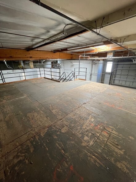 More Photos Of 19428-19434 Business Center Dr, Northridge Warehouse For Lease