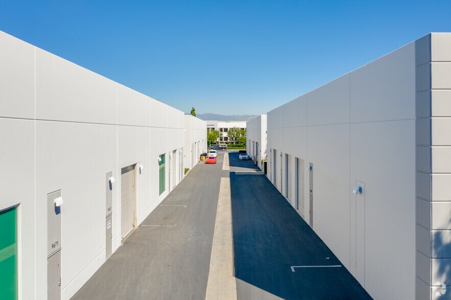 More Photos Of 16190-16220 Scientific Way, Irvine Warehouse For Lease