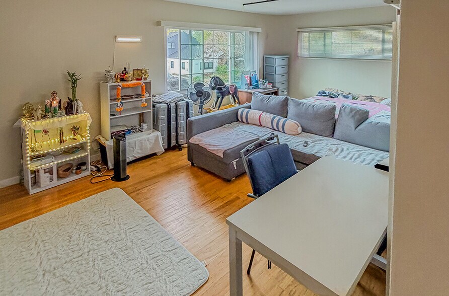 More Photos Of 2735 Byron St, Palo Alto Multifamily For Sale