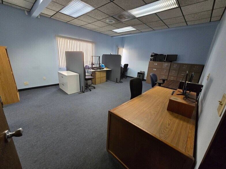 More Photos Of 15540 Rockfield Blvd, Irvine Research And Development For Lease