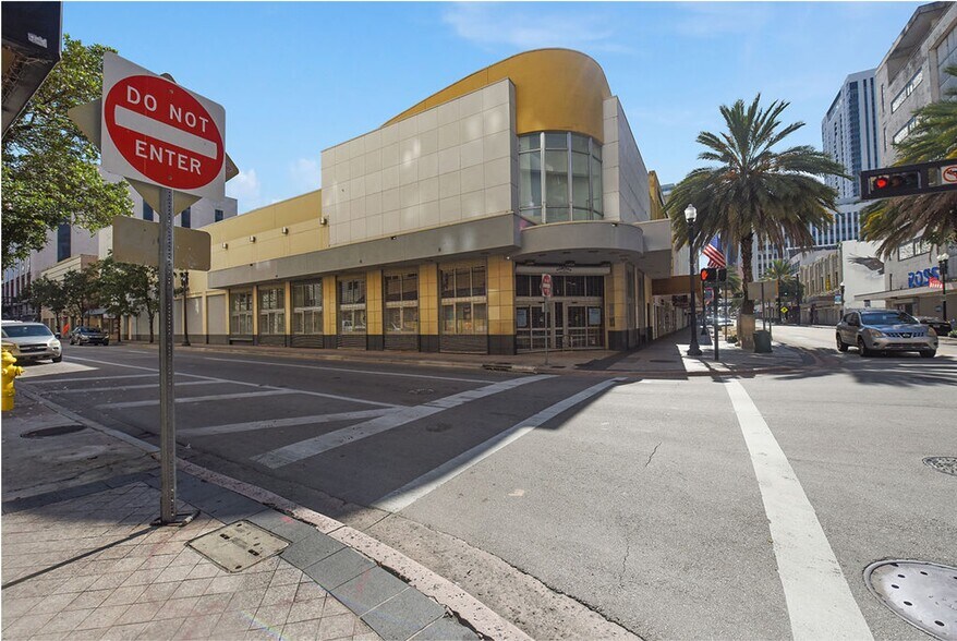 More Photos Of 1 E Flagler St, Miami Storefront Retail Office For Lease