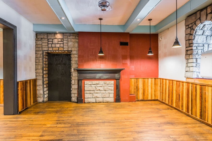 More Photos Of 1026-1038 Chestnut St, Bowling Green Restaurant For Sale