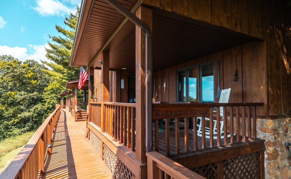 More Photos Of 1 Tara Point, Grafton Hotel For Sale