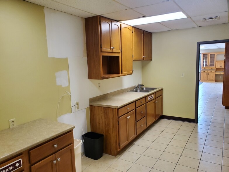 More Photos Of 426 W Ludwig Rd, Fort Wayne Storefront Retail Office For Lease