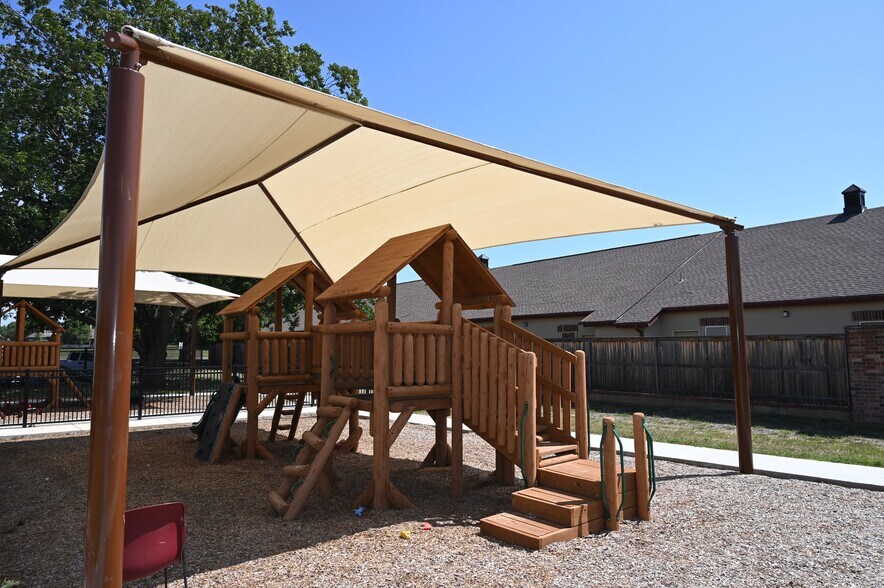 More Photos Of 8414 E 101st St, Tulsa Freestanding For Lease