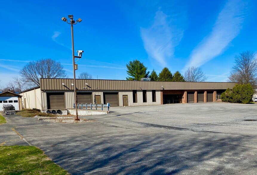More Photos Of 3040 Industry Dr, Lancaster Flex For Sale