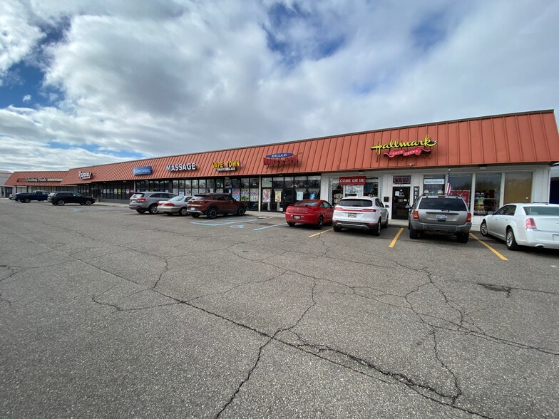 More Photos Of 24235-24311 Harper Ave, Saint Clair Shores Unknown For Lease