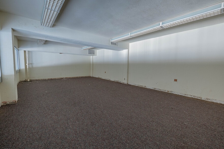 More Photos Of 1102 Broadway St, Lubbock Office For Sale