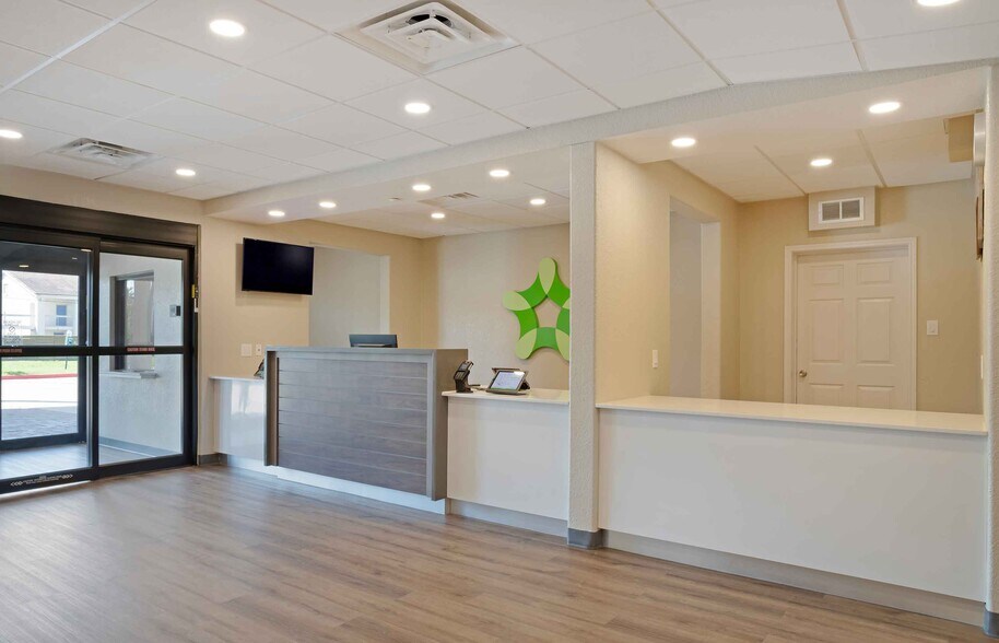 More Photos Of 7212 Eastpoint Blvd, Baytown Hotel For Sale