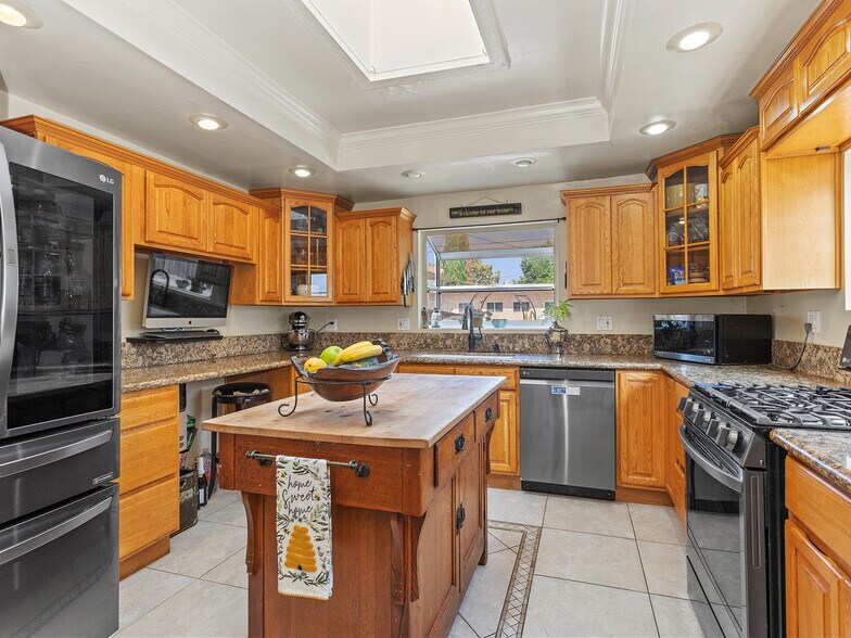 More Photos Of 331 Allen Ave, Glendale Multifamily For Sale