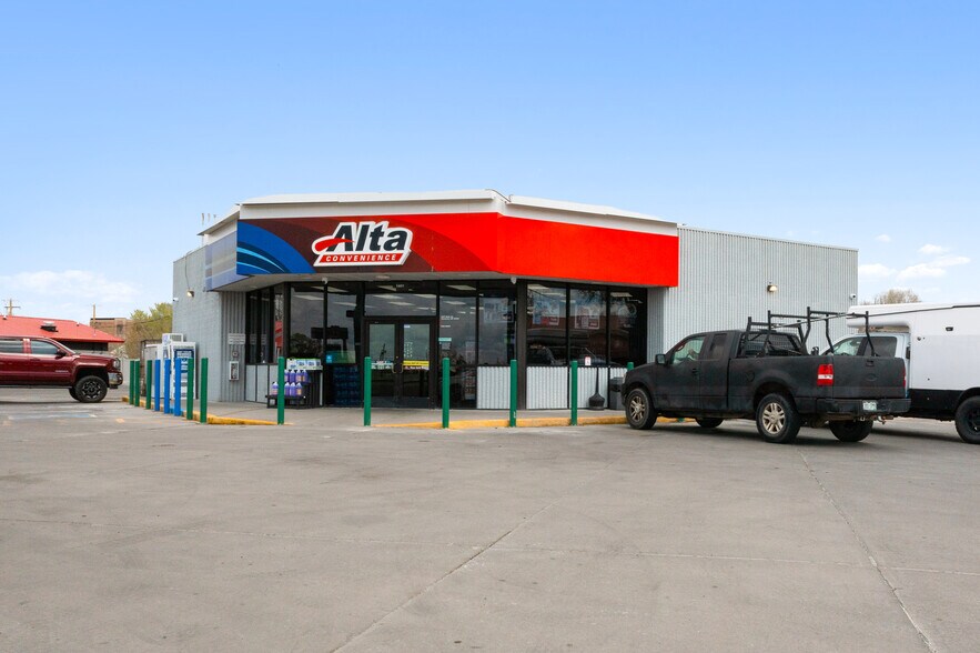 More Photos Of 1601 Main St, Alamosa Service Station For Sale