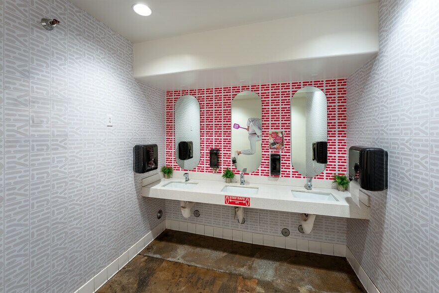 More Photos Of 3020 University Ave, San Diego Restaurant For Lease