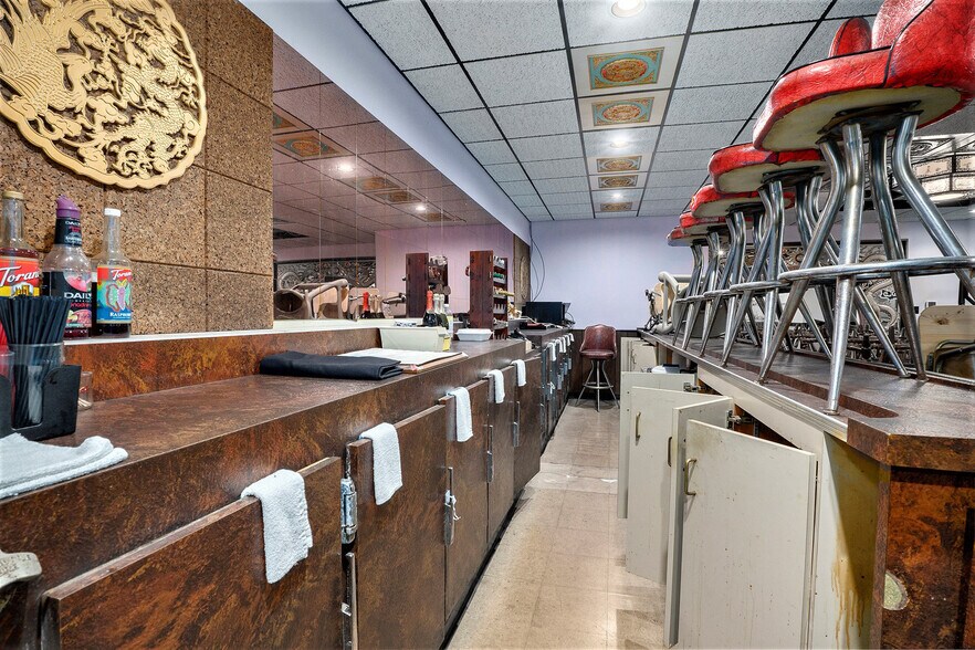 More Photos Of 2320 S Dort Hwy, Flint Restaurant For Sale