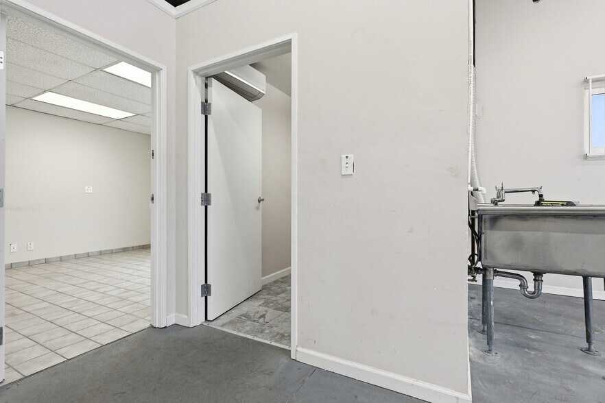 More Photos Of 1555 Yosemite Ave, San Francisco Warehouse For Sale