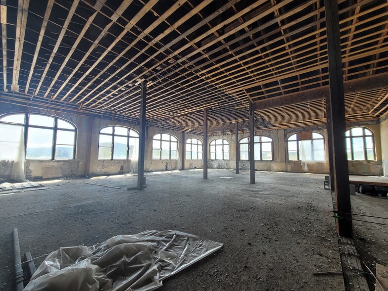 More Photos Of 1976 Valley St, Baker City Office Residential For Sale