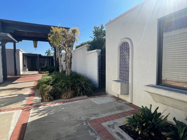 More Photos Of 17400 Irvine Blvd, Tustin Medical For Lease