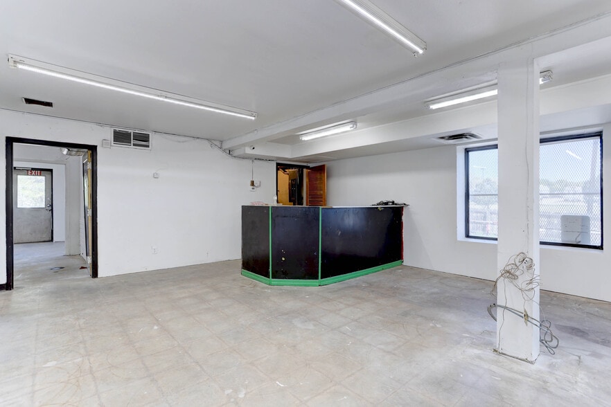 More Photos Of 1210 S El Paso St, Colorado Springs Warehouse For Lease