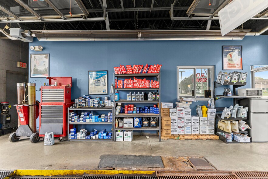 More Photos Of 8332 E 12 Mile Rd, Warren Service Station For Sale