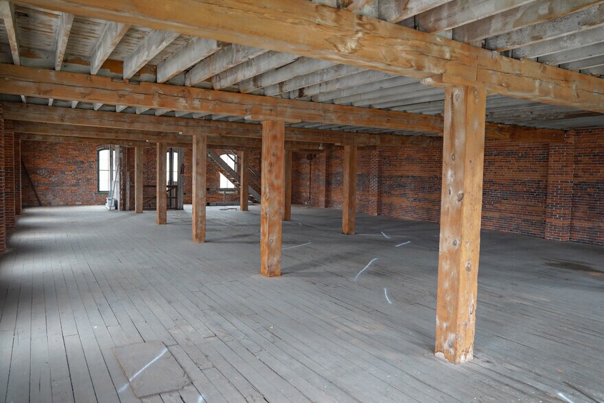 More Photos Of 160 N Main St, Mansfield Warehouse For Lease