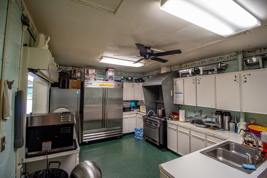 More Photos Of 23696 Northline Rd, Taylor Religious Facility For Sale