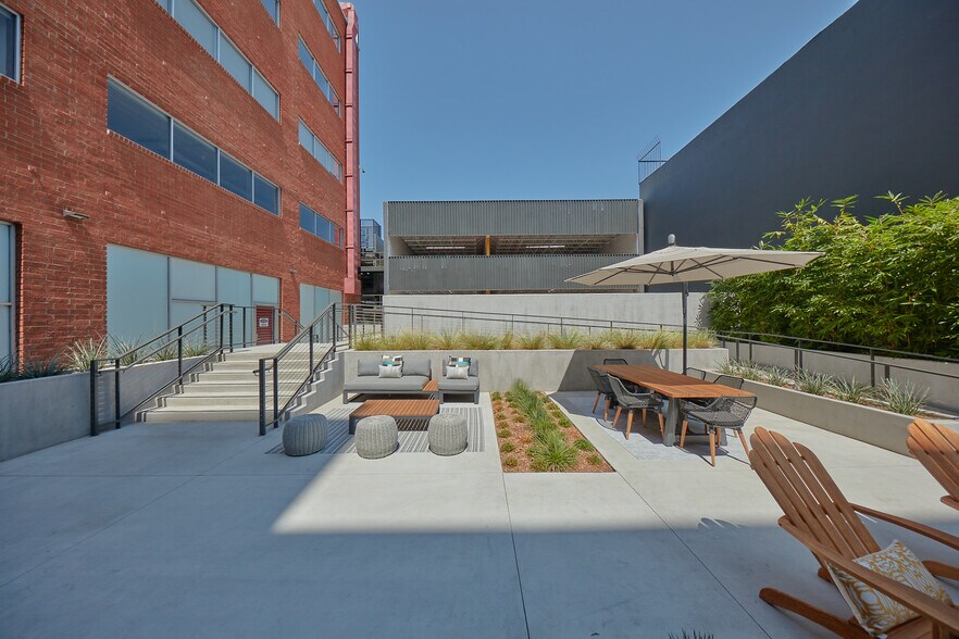 More Photos Of 6725 W Sunset Blvd, Los Angeles Office For Lease