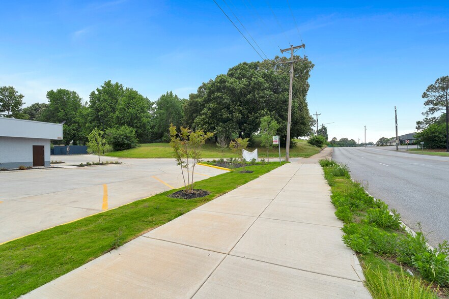 More Photos Of 901 S. Caraway Rd, Jonesboro Land For Sale