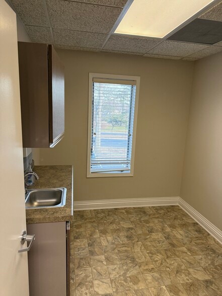 More Photos Of 193 Route 9, Manalapan Township Medical For Lease