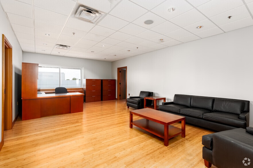 More Photos Of 4464 W Plano Pky, Plano Auto Repair For Lease