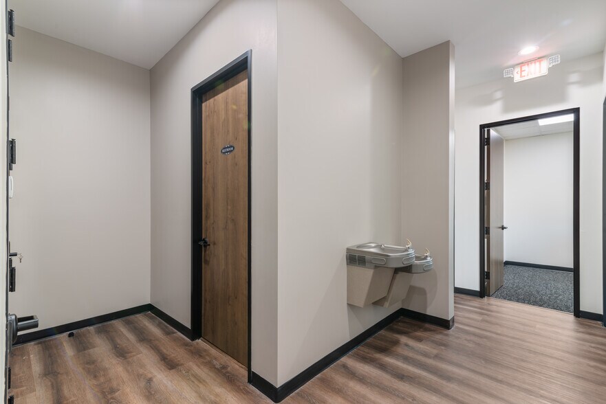 More Photos Of 7102 Tarrington Ave, Sugar Land Medical For Sale