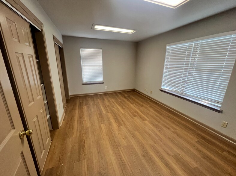 More Photos Of 7217 McNeil Dr, Austin Office For Sale