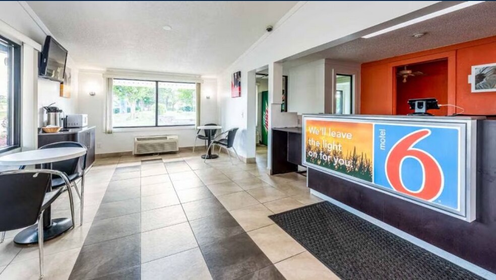 More Photos Of 555 N Trimble Rd, Mansfield Hotel For Sale