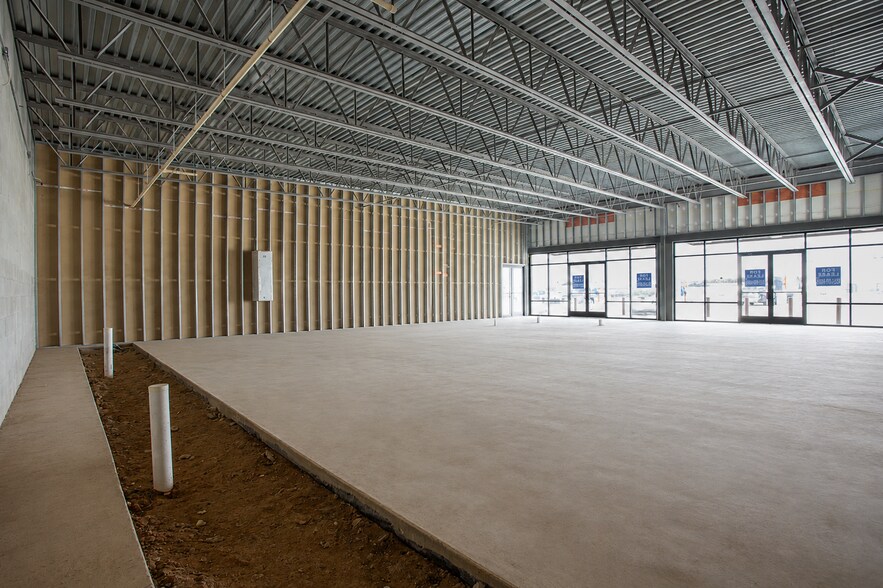 More Photos Of 19676 N Interstate 35, West General Retail For Lease