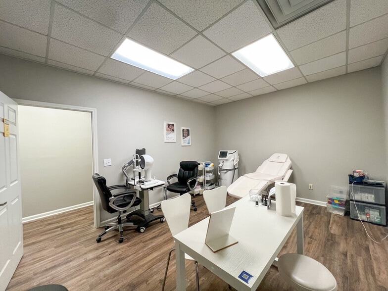More Photos Of 200 Canyon Park Dr, Pelham Office For Lease