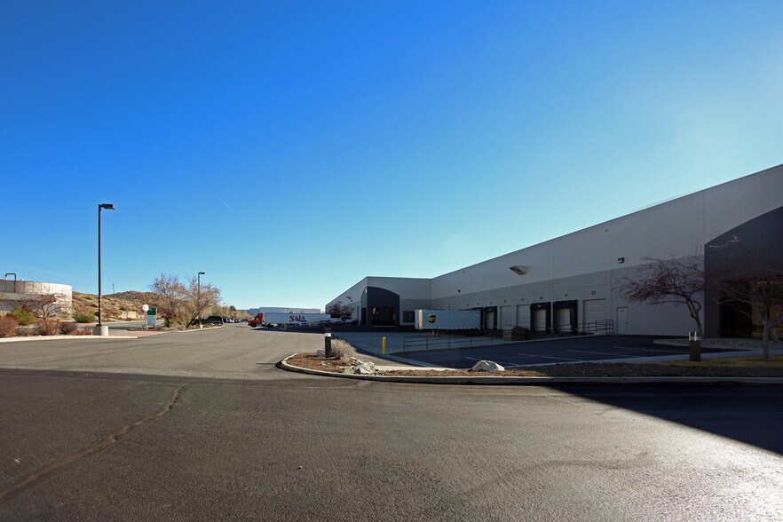 More Photos Of 880 N Hills Blvd, Reno Warehouse For Lease