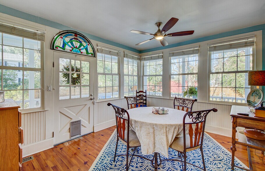 More Photos Of 112 S Magnolia St, Summerville Office Residential For Lease