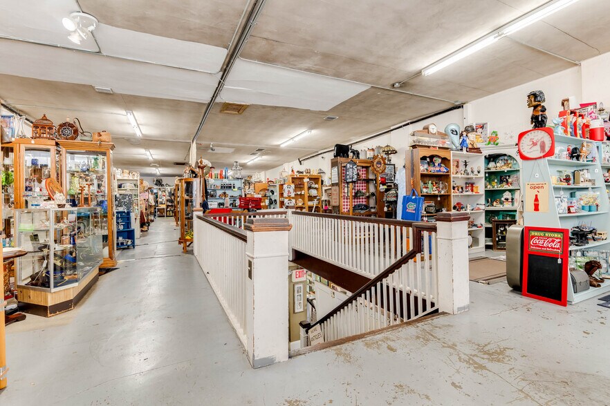 More Photos Of 114 S Woodland Blvd, Deland Storefront For Sale