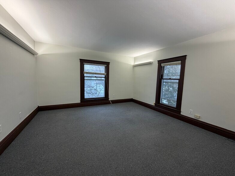 More Photos Of 3258 Broad St, Dexter Office Residential For Lease