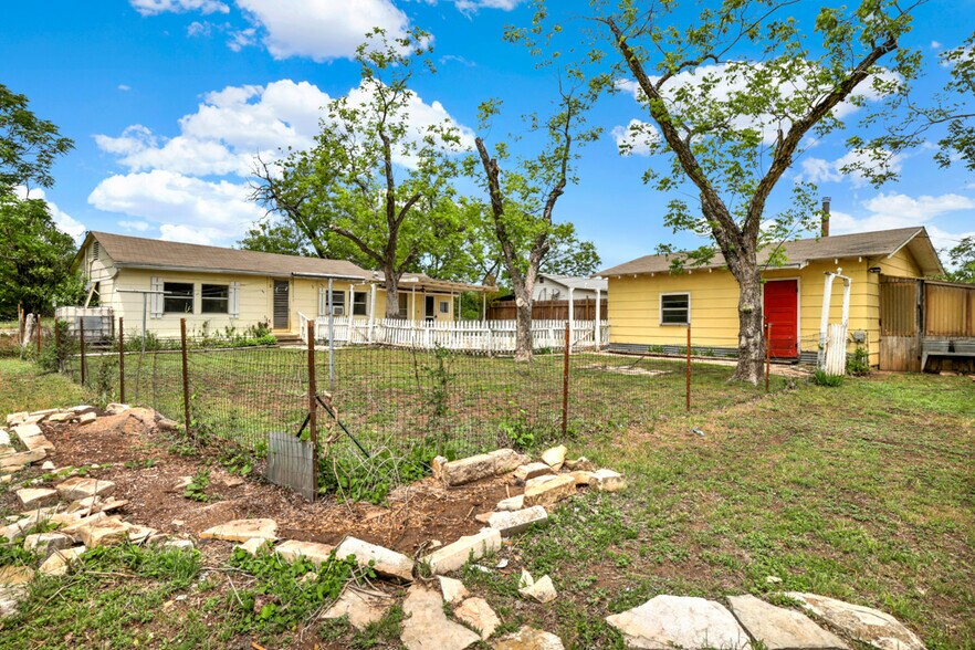 More Photos Of 1959 Gruene Rd, New Braunfels Office For Sale