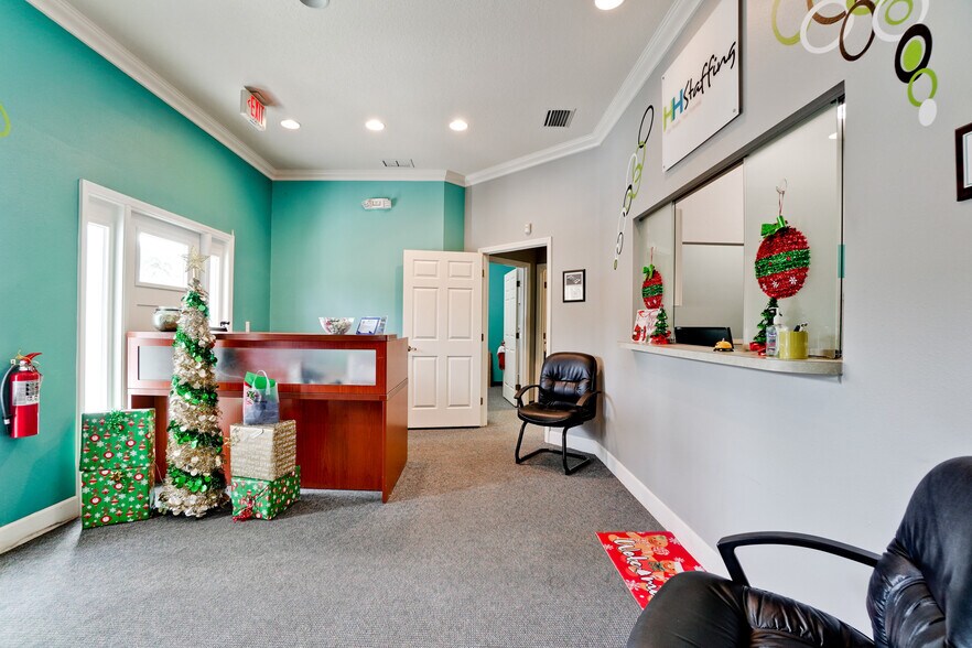 More Photos Of 2910-2914 University Pky, Sarasota Medical For Sale