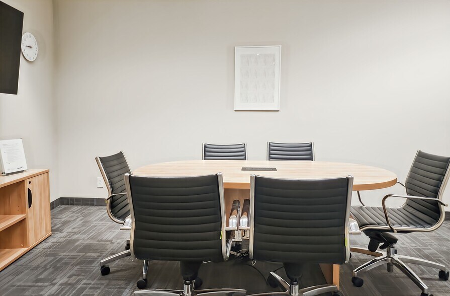 More Photos Of 125 Commerce Valley Dr W, Markham Coworking Space