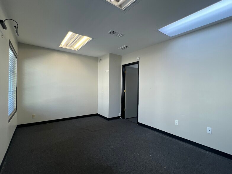 More Photos Of 1913 E 17th St, Santa Ana Office For Sale